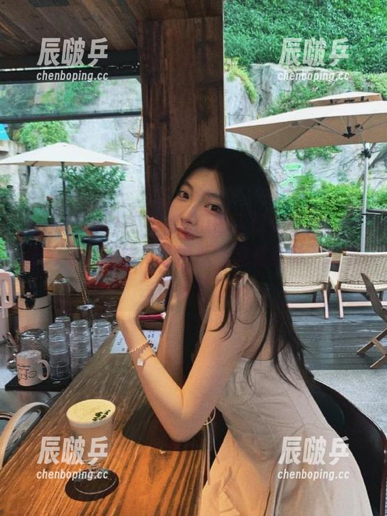 在17c吃瓜的入口处徘徊，内心好奇又纠结，这锅瓜到底有多重，想尝尝但又怕上头