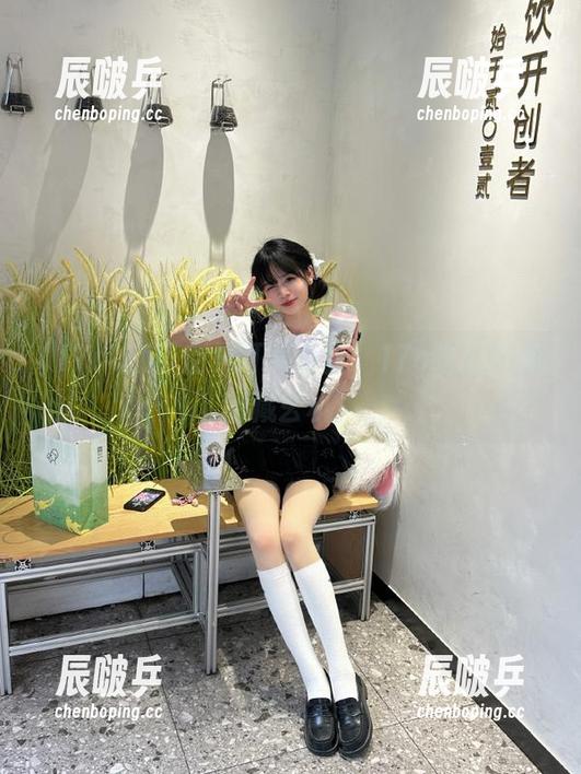 17c吃瓜 别只盯着表面,17c吃瓜视频暗藏玄机!