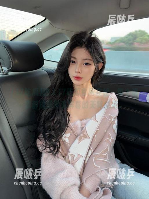 进入17吃瓜官网在线，每个消息都像是隔着屏幕的美味瓜果。