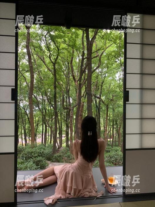 51吃瓜 ‘51吃瓜’网页里的国产黑料跟我的八卦炸弹一样,随便扔都能引爆!
