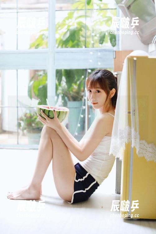 别小看“51吃瓜”app，官网都是照着美味的瓜图画风格设计的，我忍不住多关注了会儿！