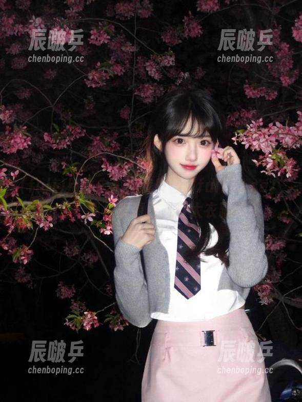 fuli 别拿主流泡我!在“fuli23.se”app里,我只想裹着八卦大衣藏起来~