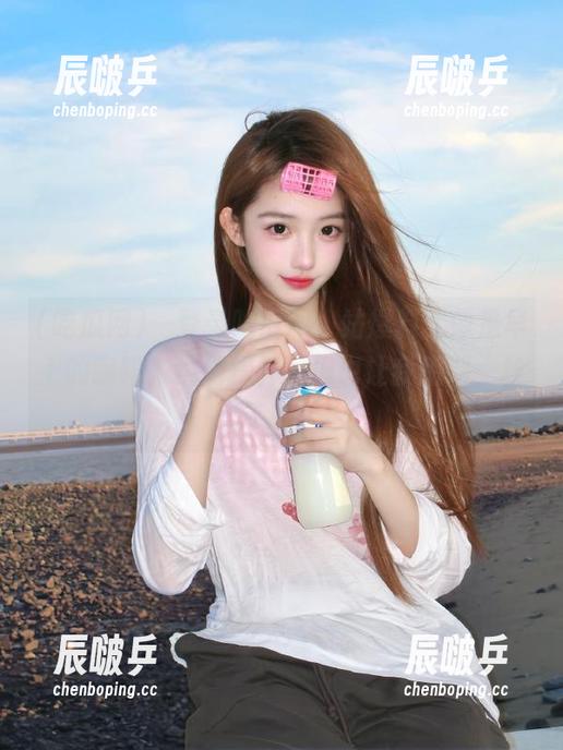 一登录吃瓜网，站爆料就像是早上的咖啡，瞬间提神，但也让我感到一丝不安。