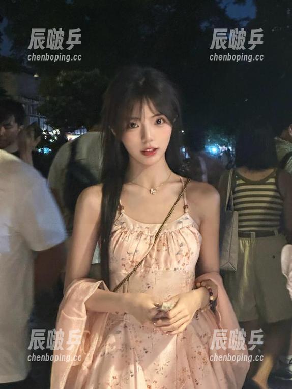 在线追踪吃瓜网，真有种被截图的感觉，哈哈。