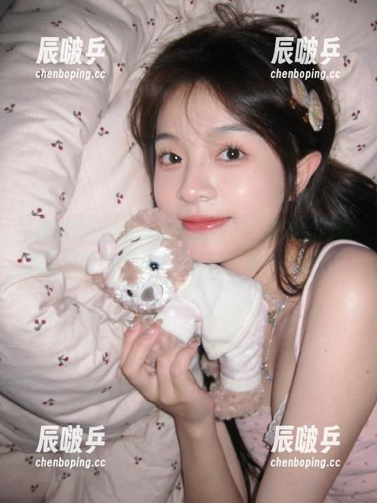 吃瓜频道又火了，观看的时候我手里的零食都快吃光了，难以自拔啊！