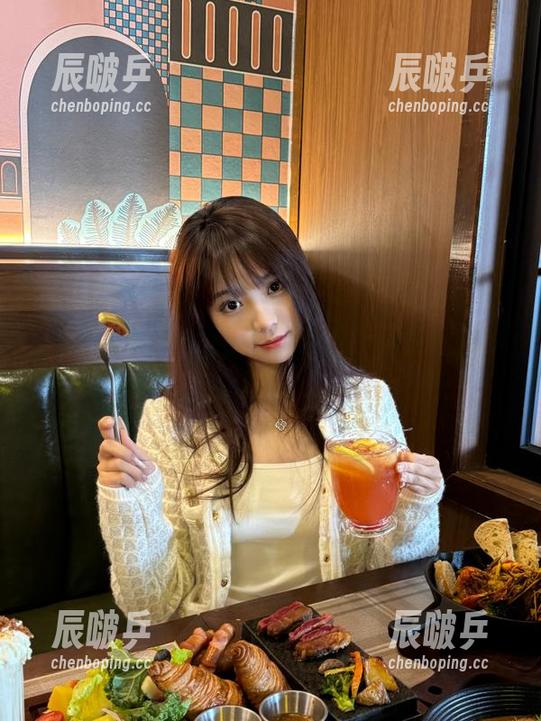 边吃瓜边观看，吃瓜黑料在线来袭！