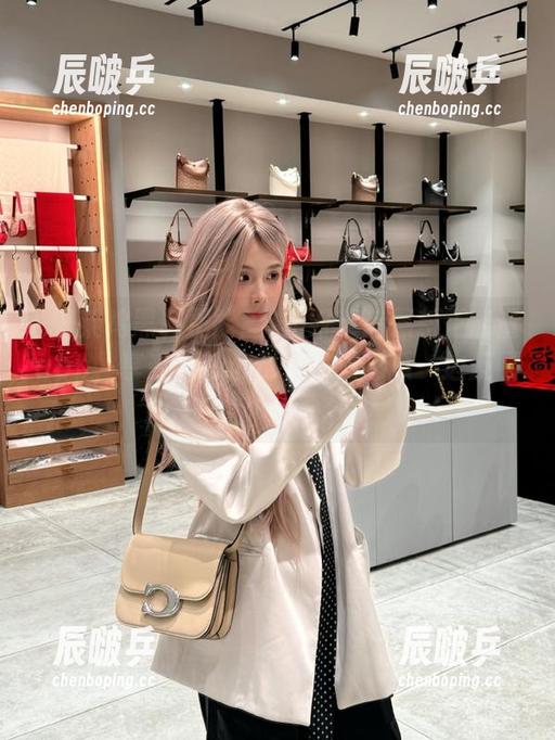 用好莱坞黑料正能量app，享受精神小食，一边吃瓜一边反肠！？