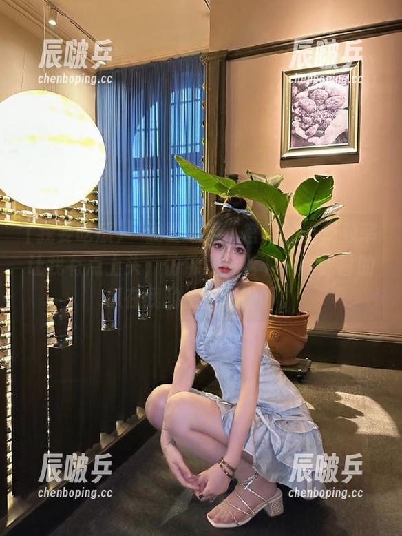“我要吃瓜”官网的更新频率让我有点上头，仿佛期待着下一颗惊喜的瓜在我的生活里砸下。