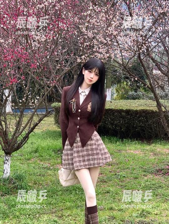 明星黑料更新，听说有个人又被骂惨，感觉有点意思。