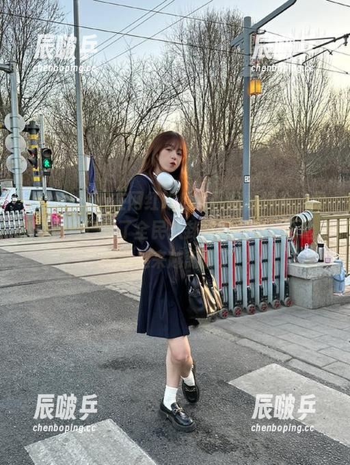 在网红吃瓜官网翻看爆料，竟然觉得自己成了全民八卦村的一员，哈哈，故事越来越离谱了！