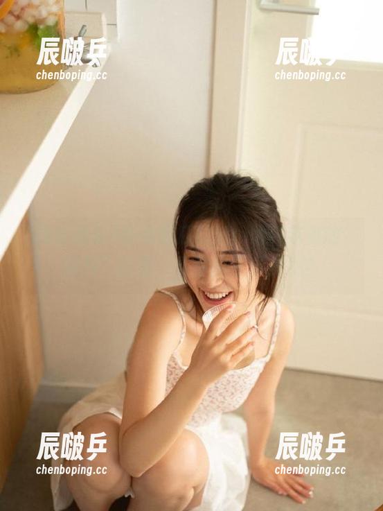 网红吃瓜 在线吃瓜时刻:网红吃瓜的“爆料”狂潮,看你能承受多少?