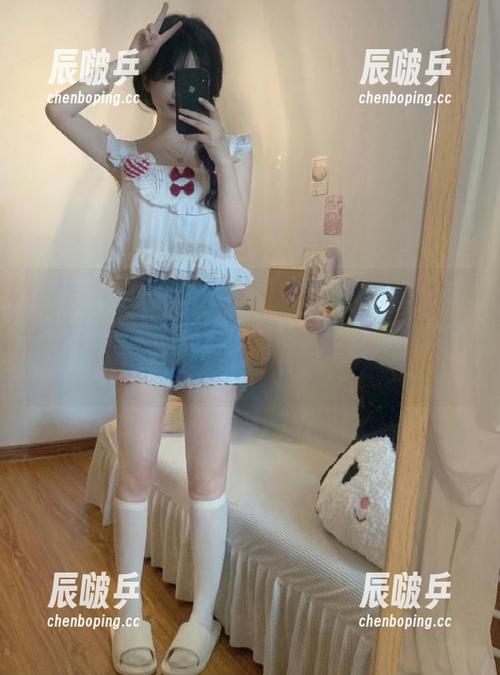 “黑料社”网站里的每个瓜，都是暗流涌动的内心小剧场，心里始终咕哝着。
