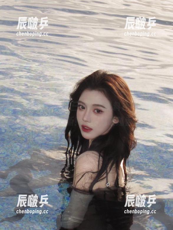 半夜“三更”，黑料社网页依旧在辛勤更新！瓜得越晚越香。