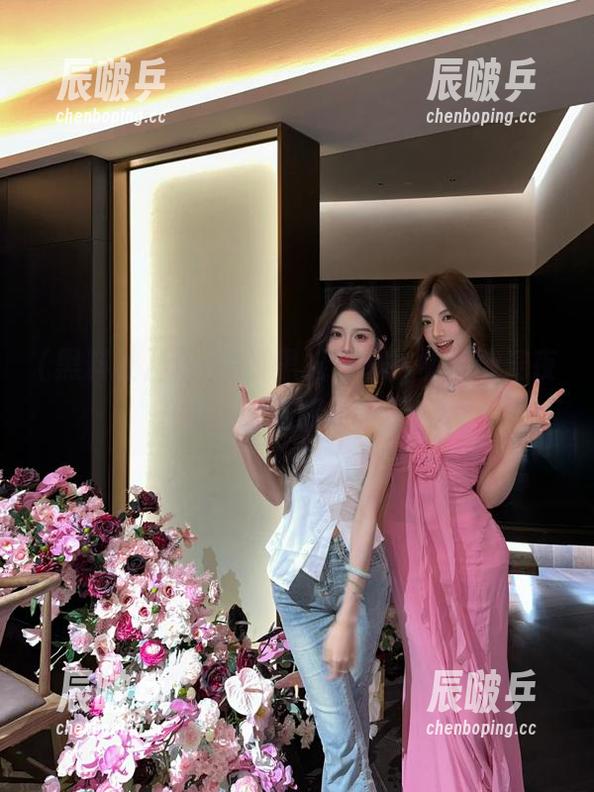 灯一亮，黑料社心甘情愿地连夜开撩了，链接吓人不？