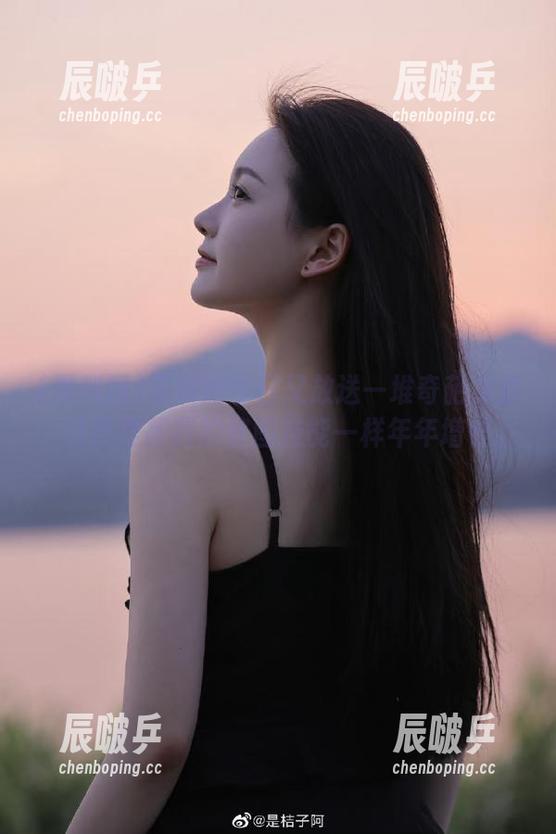 黑料网今日又放送一堆奇葩资源，这热度跟我的修图技能一样年年增长。