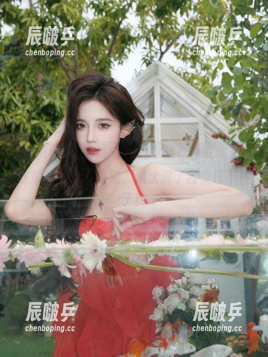 “黑料网Zztt”送你永久视频，吃瓜的新玩法来啦，瓜太沉了我快压不住了！